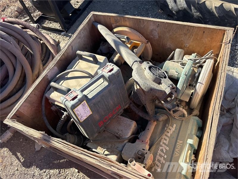  Quantity of (3) Pallets of pallet of hoses, table, مكونات أخرى