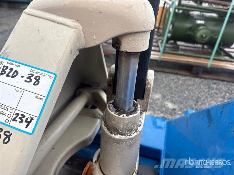 Quantity of (3) Pallets of 5500 lb Pallet Jack Transpaleta electica cu furca