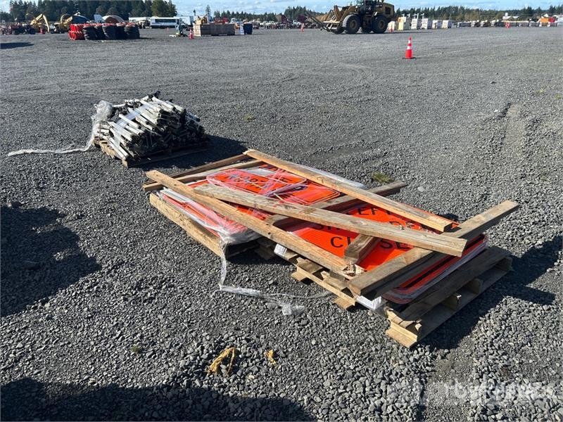 Quantity of (3) Pallets of Traffic Signs & Stands Транспорт - Інші