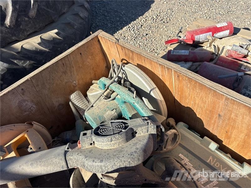  Quantity of (3) Pallets of pallet of hoses, table, مكونات أخرى