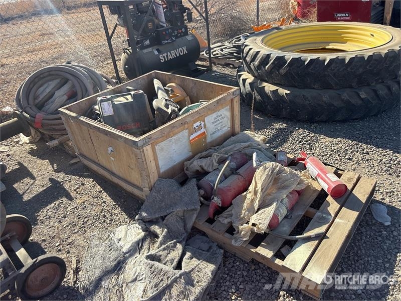  Quantity of (3) Pallets of pallet of hoses, table, مكونات أخرى