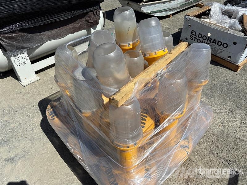  Quantity of (3) Pallets of Lighting Fixtures Drugi deli