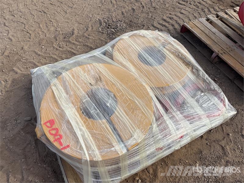 Quantity of (3) Pallets of Round Fluted with Swive Verarbeitungsgeräte