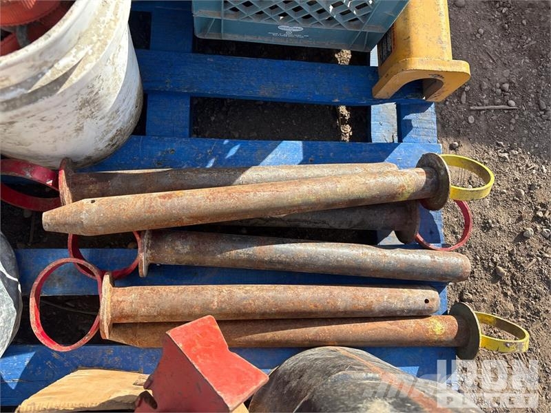 Quantity of (3) Pallets of Miscellaneous bolts nut Seilwinden, Bauaufzüge und Lastenaufzüge