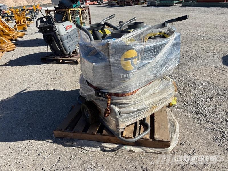 Quantity of (3) Pallets of Pressure Washer 저압 세척기