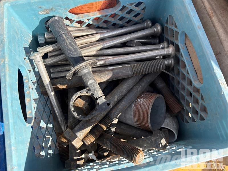 Quantity of (3) Pallets of Miscellaneous bolts nut Seilwinden, Bauaufzüge und Lastenaufzüge