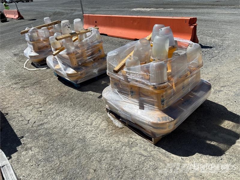 Quantity of (3) Pallets of Lighting Fixtures Drugi deli