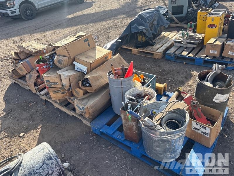 Quantity of (3) Pallets of Miscellaneous bolts nut Seilwinden, Bauaufzüge und Lastenaufzüge