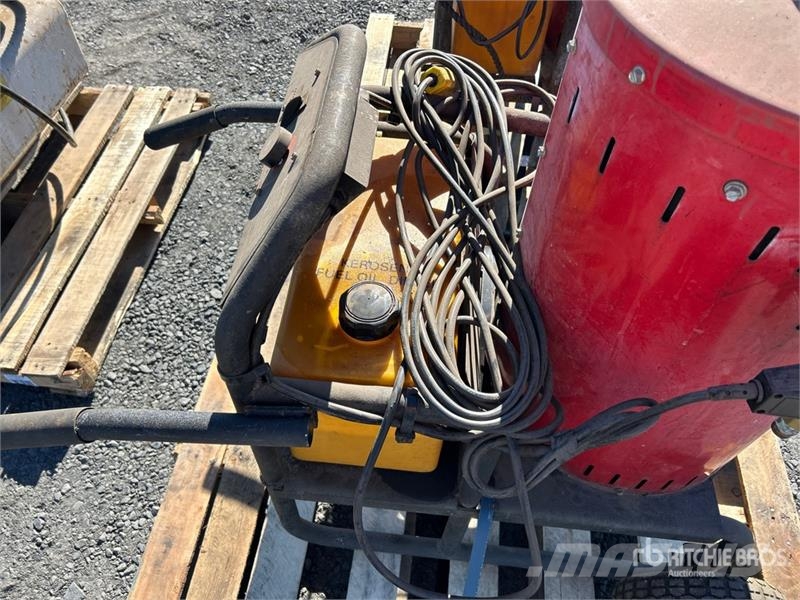 Quantity of (3) Pressure Washer 輕壓清洗機
