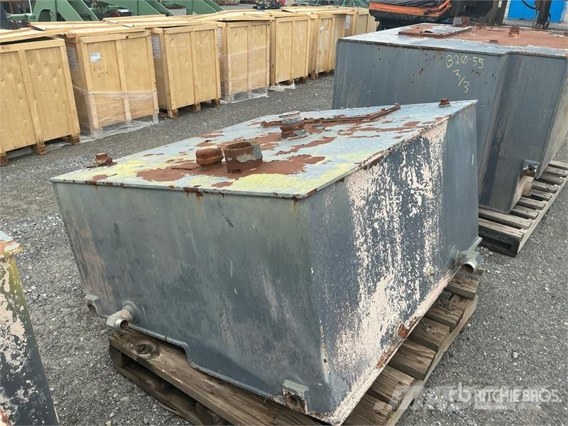 Quantity of (3) Steel Fuel Tank Баки для топлива и присадок