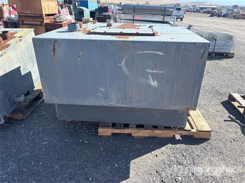 Quantity of (3) Steel Fuel Tank Баки для топлива и присадок