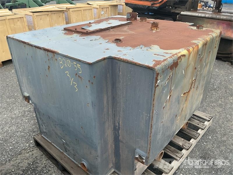 Quantity of (3) Steel Fuel Tank Баки для топлива и присадок