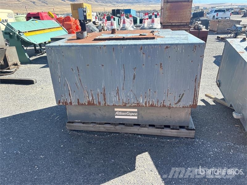 Quantity of (3) Steel Fuel Tank Баки для топлива и присадок