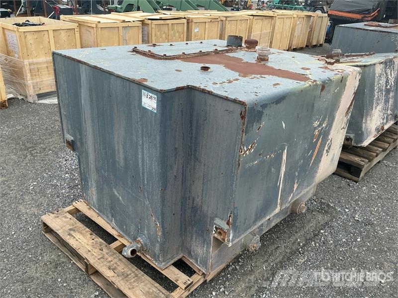Quantity of (3) Steel Fuel Tank Баки для топлива и присадок