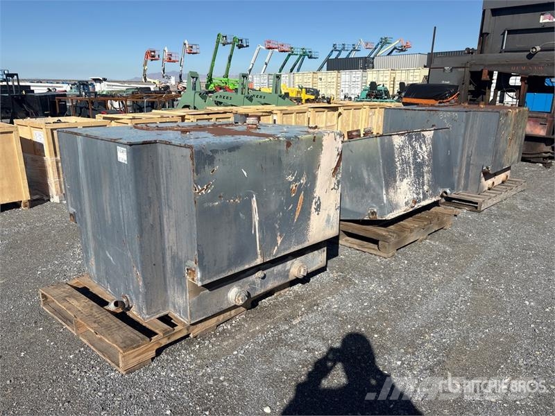 Quantity of (3) Steel Fuel Tank Баки для топлива и присадок