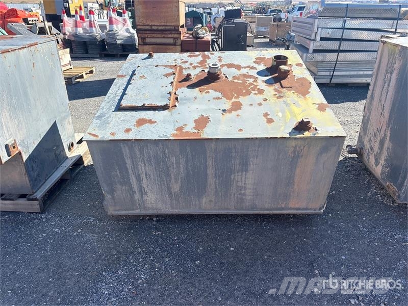 Quantity of (3) Steel Fuel Tank Баки для топлива и присадок