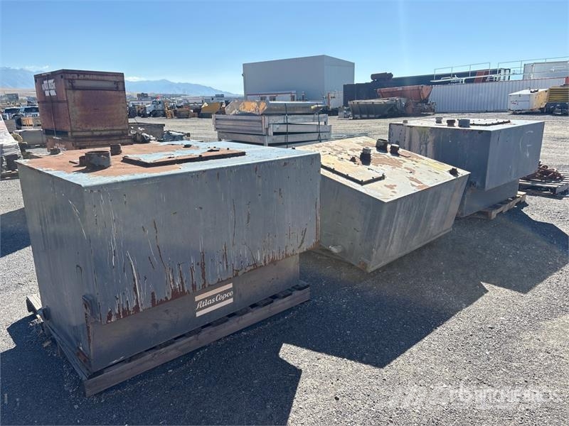 Quantity of (3) Steel Fuel Tank Баки для топлива и присадок