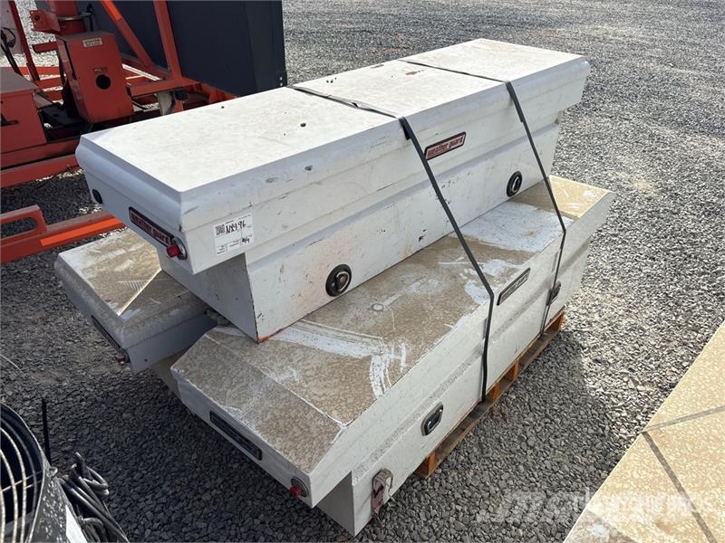  Quantity of (3) Weather guard Tool Box معدات البناء - غير ذلك