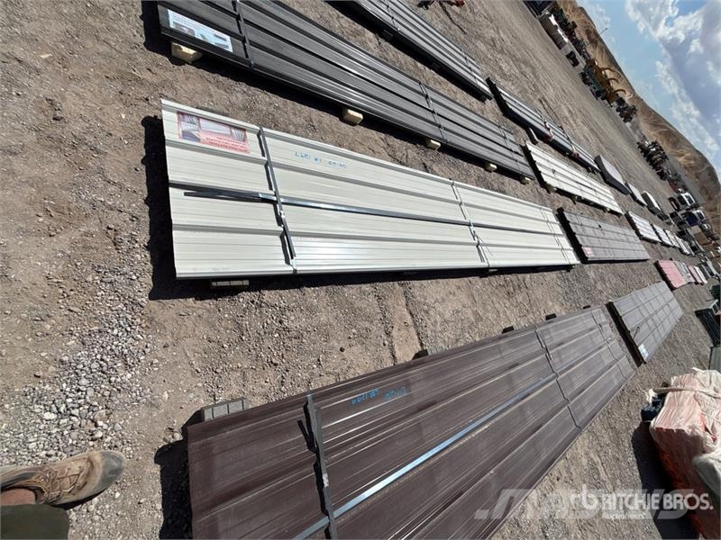 Quantity of (30) 16 ft x 3 ft White Metal Roof Pan Seilwinden, Bauaufzüge und Lastenaufzüge
