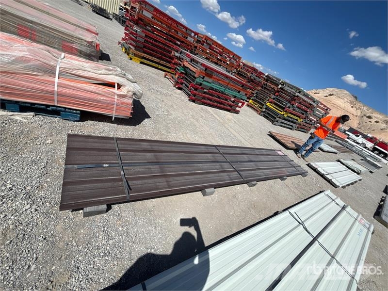 Quantity of (30) 16 ft x 3 ft Brown Metal Roof Pan Seilwinden, Bauaufzüge und Lastenaufzüge