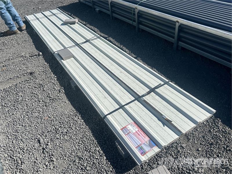  Quantity of (30) 16 ft x 3 ft White Metal Roof Pan Montacargas y elevadores de material