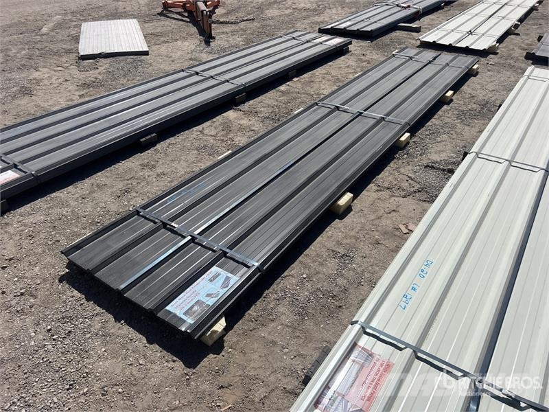 Quantity of (30) 16 ft x 3 ft Black Metal Roof Pan Seilwinden, Bauaufzüge und Lastenaufzüge