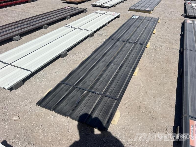Quantity of (30) 16 ft x 3 ft Black Metal Roof Pan Seilwinden, Bauaufzüge und Lastenaufzüge