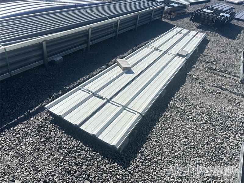  Quantity of (30) 16 ft x 3 ft White Metal Roof Pan Montacargas y elevadores de material
