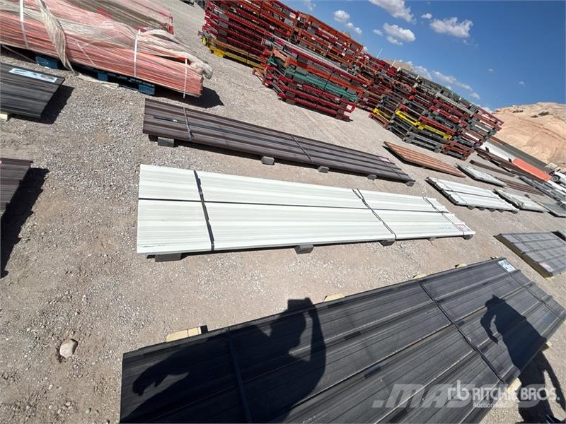 Quantity of (30) 16 ft x 3 ft White Metal Roof Pan Seilwinden, Bauaufzüge und Lastenaufzüge
