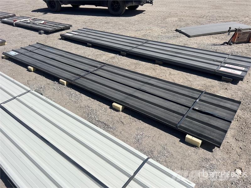 Quantity of (30) 16 ft x 3 ft Black Metal Roof Pan Seilwinden, Bauaufzüge und Lastenaufzüge