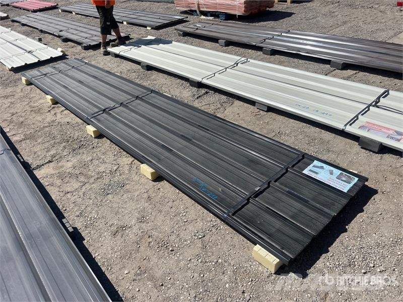Quantity of (30) 16 ft x 3 ft Black Metal Roof Pan Seilwinden, Bauaufzüge und Lastenaufzüge