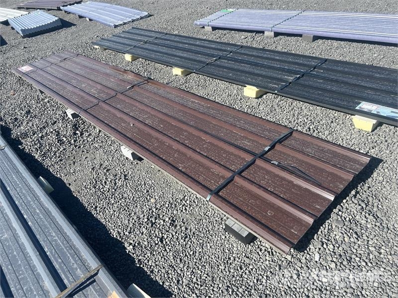  Quantity of (30) 16ft x 3ft Metal Roofing Brown Talhas, guinchos e elevadores de materiais