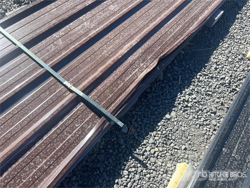  Quantity of (30) 16ft x 3ft Metal Roofing Brown Talhas, guinchos e elevadores de materiais