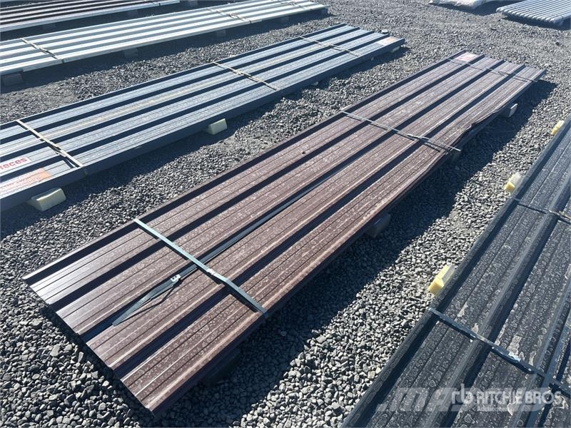  Quantity of (30) 16ft x 3ft Metal Roofing Brown Talhas, guinchos e elevadores de materiais