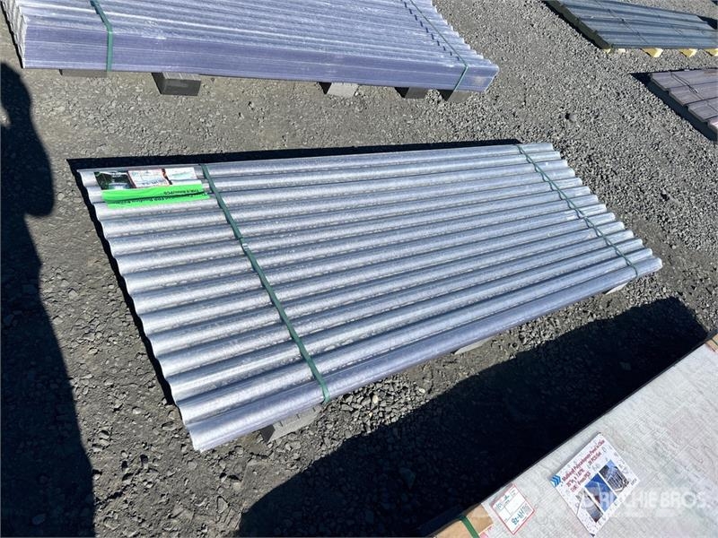  Quantity of (30) 8 ft x 3 ft Corrugated Polycarbon المصاعد والرافعات المادية