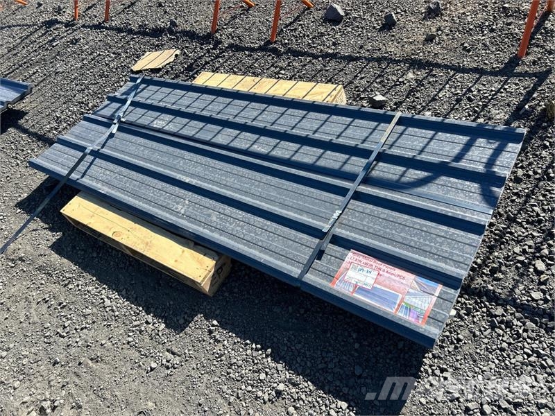 Quantity of (30) 8 ft x 3 ft Grey Metal Roof Panel Verricelli, paranchi e sollevatori per materiali