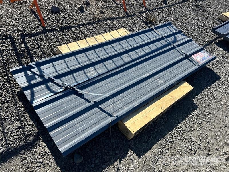 Quantity of (30) 8 ft x 3 ft Grey Metal Roof Panel Verricelli, paranchi e sollevatori per materiali