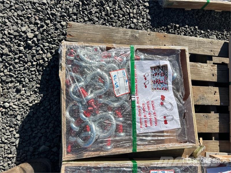 Quantity of (30) Heavy-Duty D-Ring Shackle (Unused Piezas y equipos para grúas
