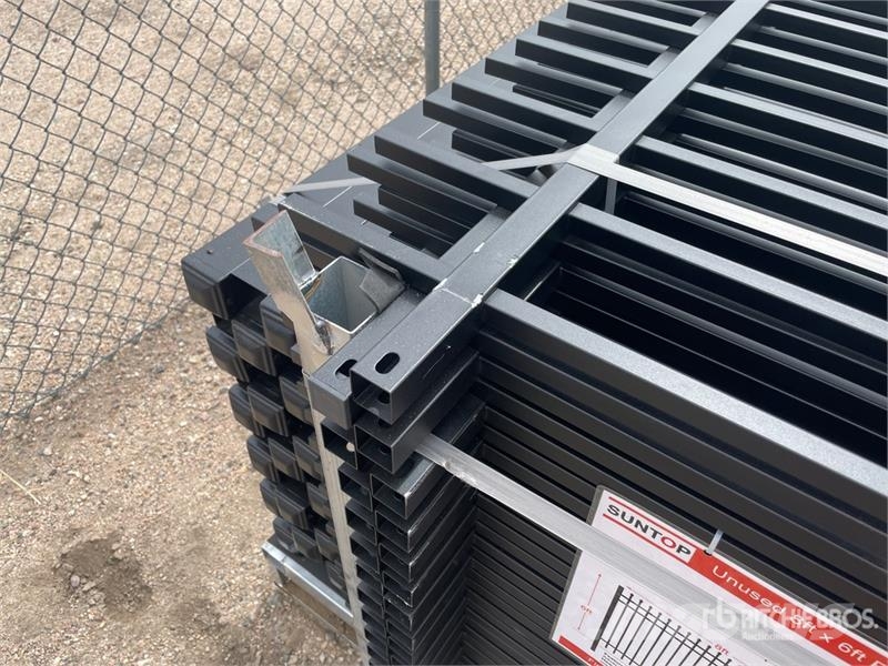  Quantity of (32)  SUNTOP S0608-32 8 ft x 6 ft Powd Gårds‐husdyr gjerder