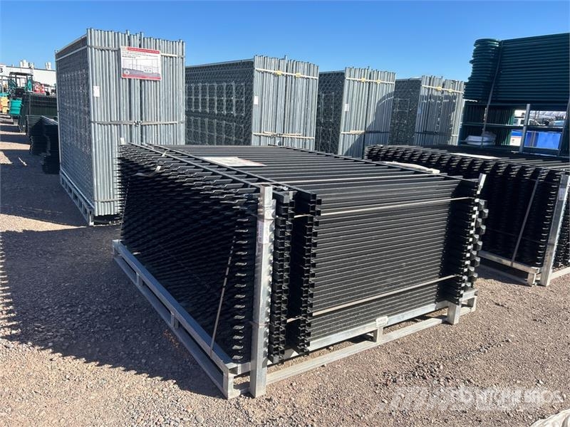 Quantity of (32) SUNTOP S0608-32 8 ft x 6 ft Powd Oprema za ograje