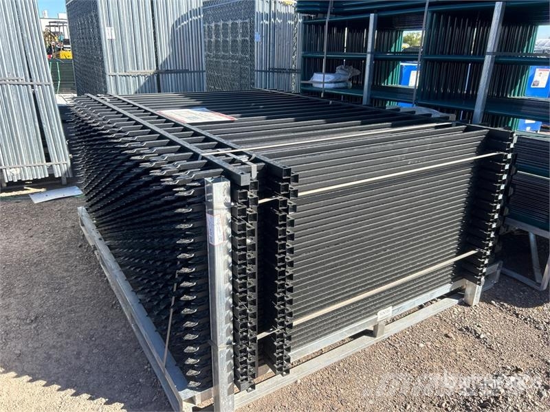 Quantity of (32) SUNTOP S0608-32 8 ft x 6 ft Powd Oprema za ograje