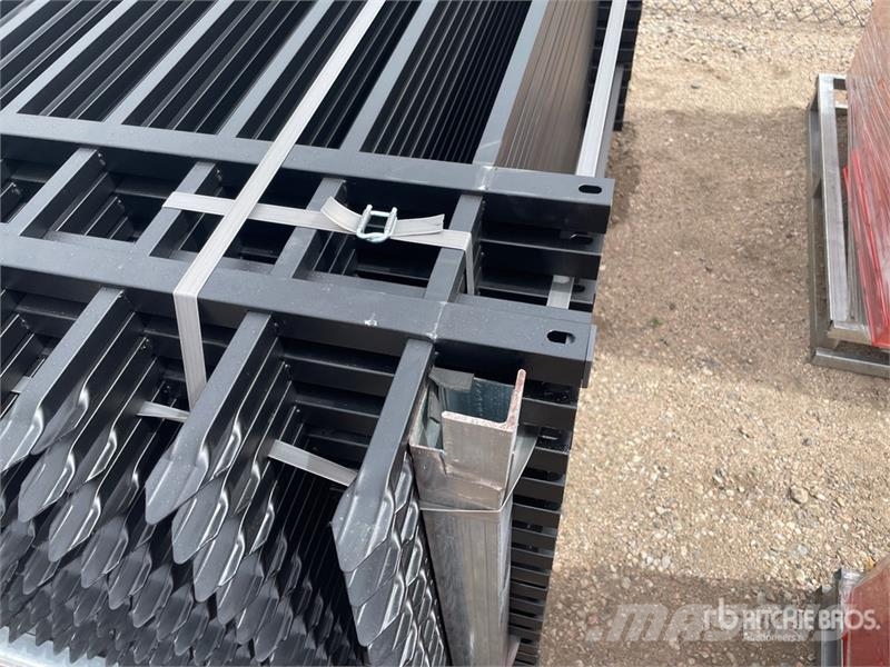  Quantity of (32)  SUNTOP S0608-32 8 ft x 6 ft Powd Gårds‐husdyr gjerder