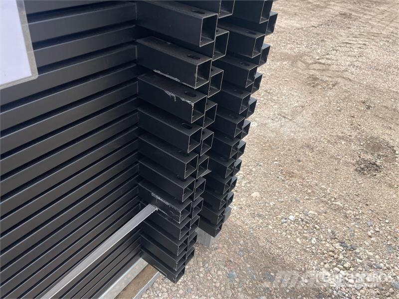  Quantity of (32)  SUNTOP S0608-32 8 ft x 6 ft Powd Gårds‐husdyr gjerder