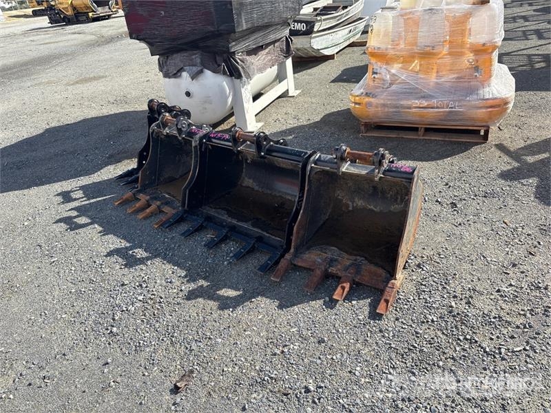  Quantity of (4) 16 in Digging Mini Excavator Bucke Cucharones