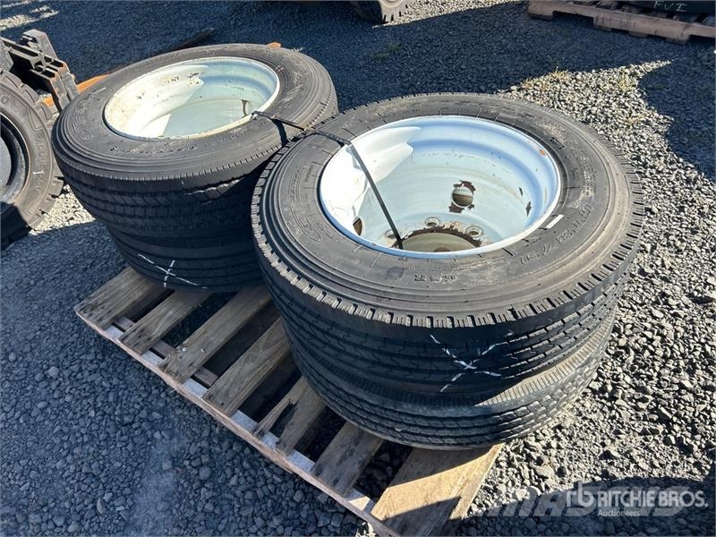  Quantity of (4) 215/75R17.5 Tires الإطارات والعجلات والحافات