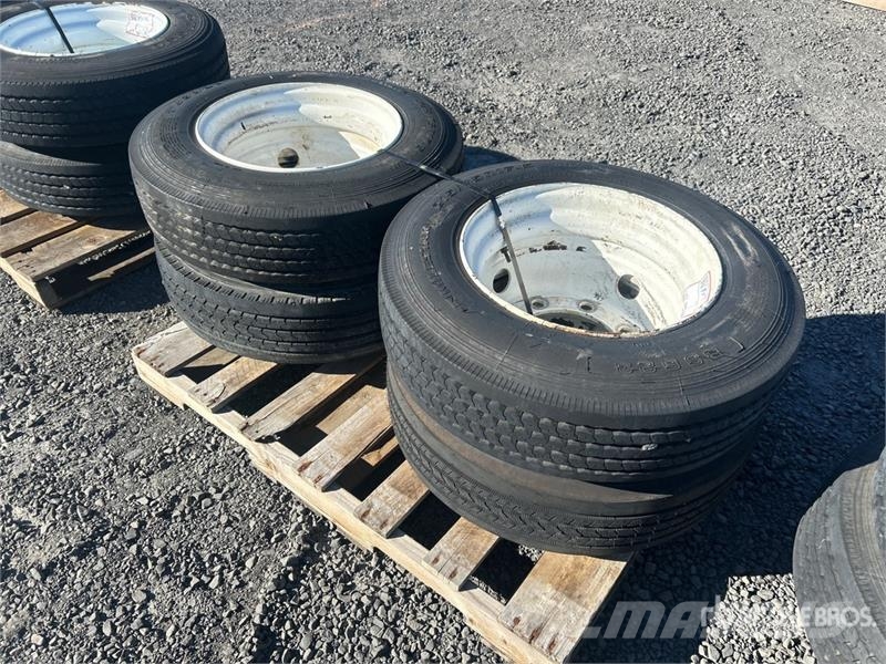  Quantity of (4) 215/75R17.5 Tires - Fits Milestar الإطارات والعجلات والحافات
