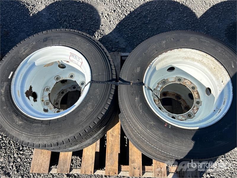  Quantity of (4) 215/75R17.5 Tires الإطارات والعجلات والحافات
