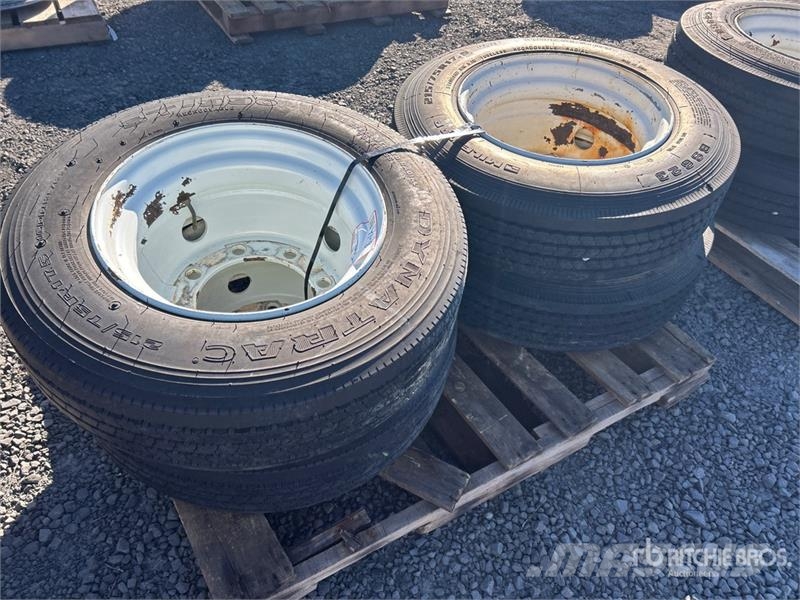 Quantity of (4) 215/75R17.5 Tires الإطارات والعجلات والحافات