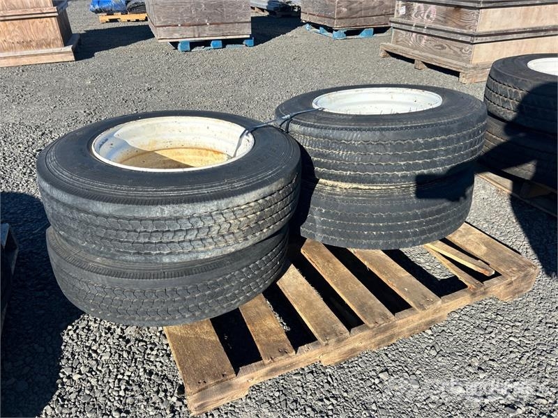  Quantity of (4) 215/75R17.5 Tires الإطارات والعجلات والحافات