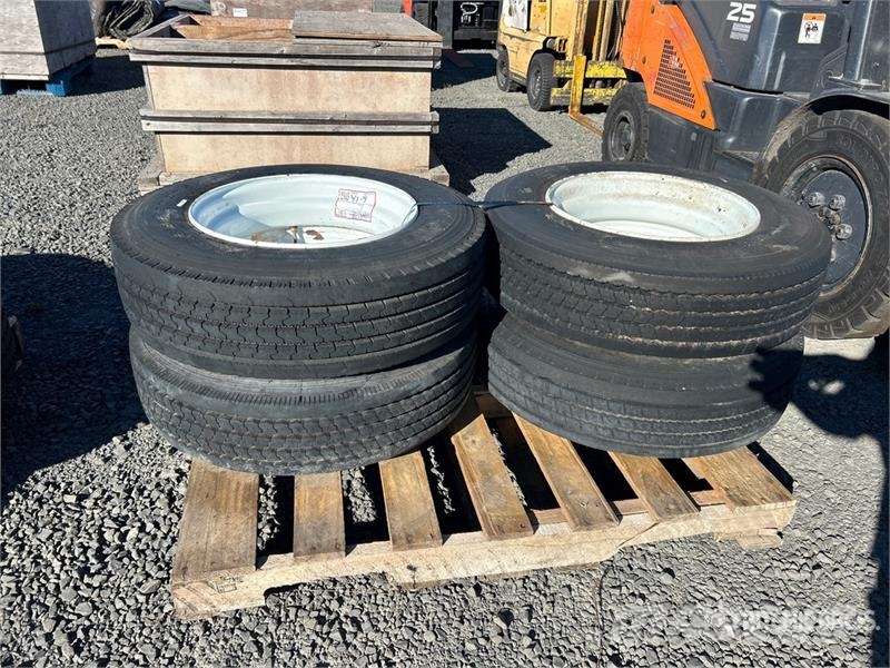  Quantity of (4) 215/75R17.5 Tires الإطارات والعجلات والحافات